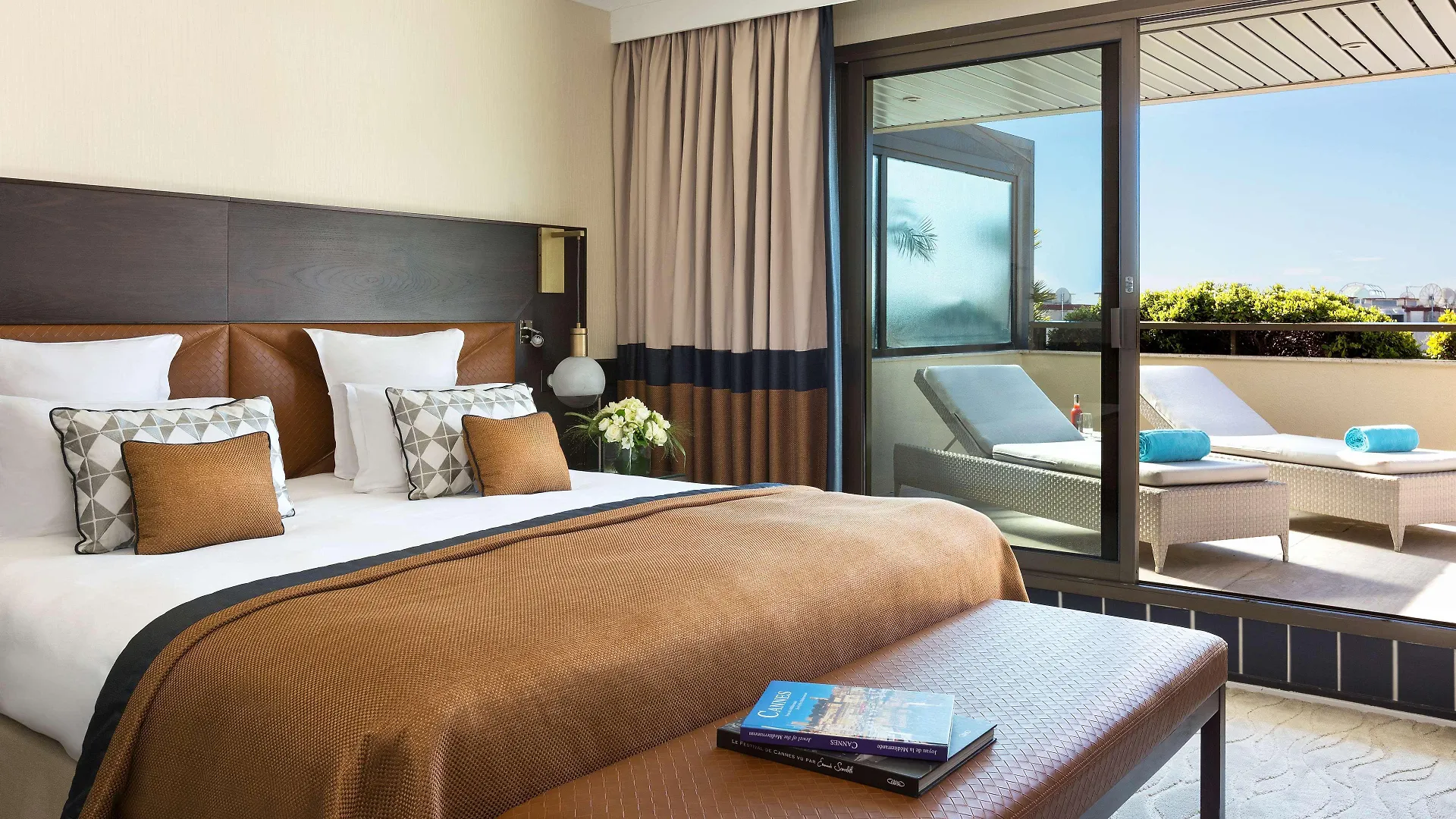 קאן Hotel Barriere Le Gray D'Albion 4*,